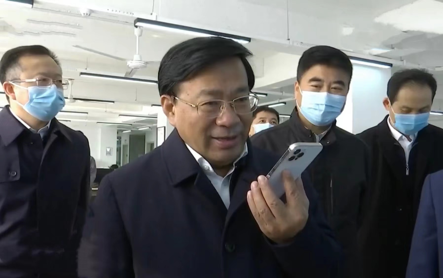 19 吉林省委副书记、省长韩俊莅临腾博会官网伊通供热 2021.11.2.jpg