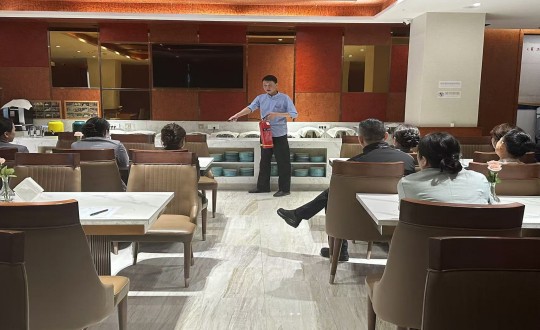 2.长白山腾博会官网旅馆组织开展消防清静培训_副本.jpg